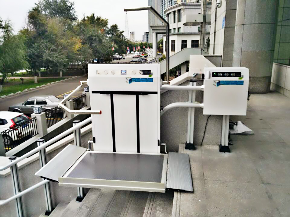 XL5VAE$FK39FC54TAQ1P_meitu_12.jpg 斜掛式升降平臺